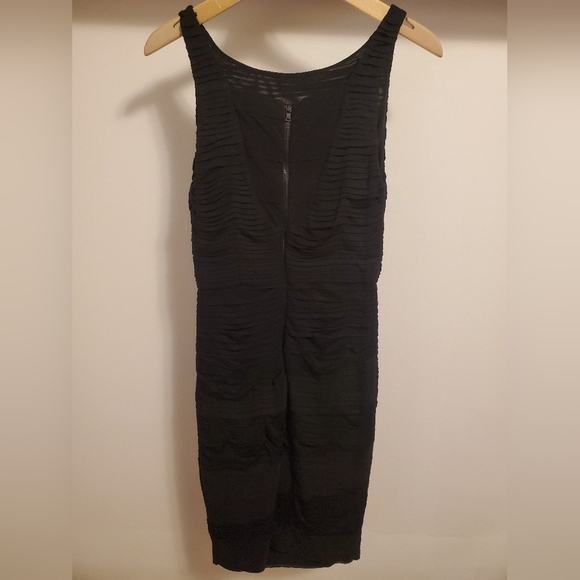 Alice + Olivia Black Sleeveless Dress - Picture 4 of 12